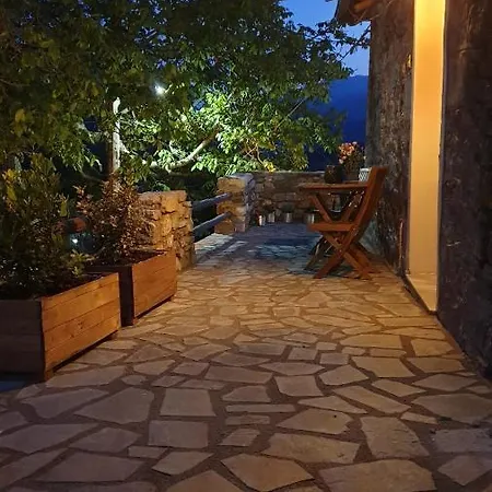 το σπίτι στο καλντερίμι Σαλέ Καρπενήσι