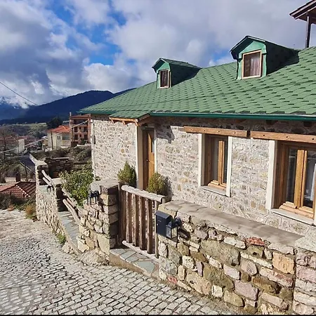 The House In The Cobbled Road Alpstuga Karpenísion