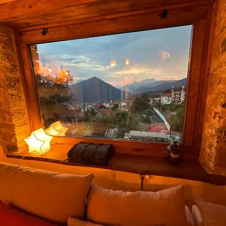 Alpstuga The House In The Cobbled Road Karpenísion