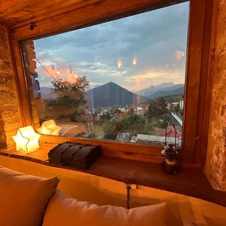 The House In The Cobbled Road Chalet