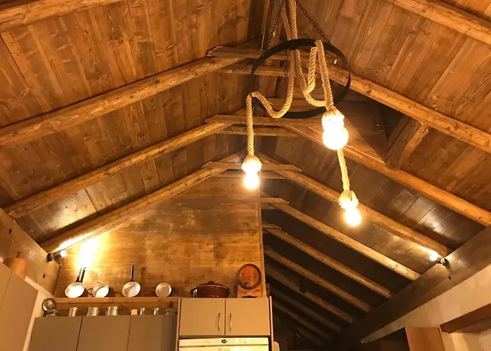 The House In The Cobbled Road Chalet *