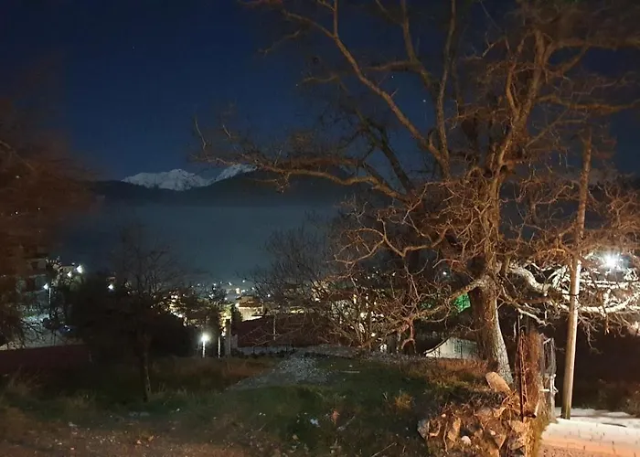 Chalet The House In The Cobbled Road