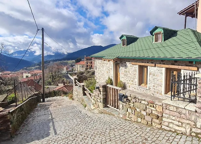 The House In The Cobbled Road Chalet