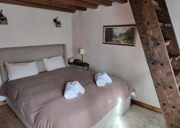 Chalet The House In The Cobbled Road